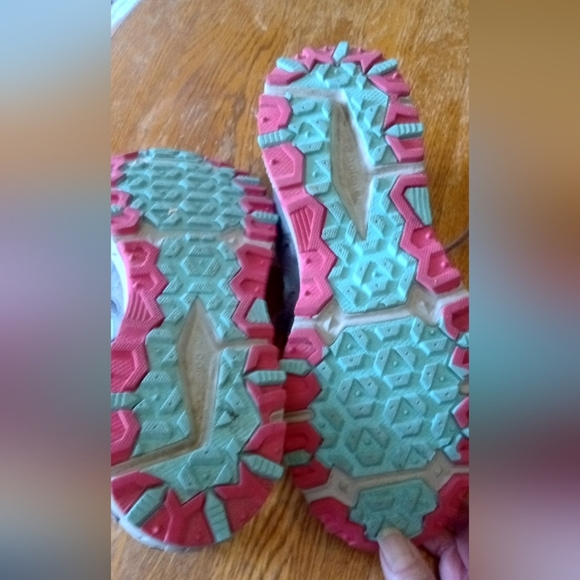 New Balance Gray And Pink Tech Aide 412 V3 Sneakers - Picture 9 of 9